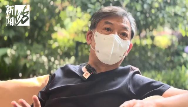 每天痴迷捡垃圾！楼道堆满垃圾邻居被逼得卖房AG真人国际厅上海阿姨住3600万豪宅却(图2)
